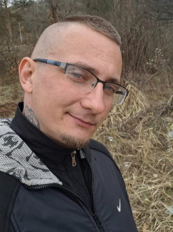 Vince, 33 �ves t�rskeres� f�rfi, �zd
