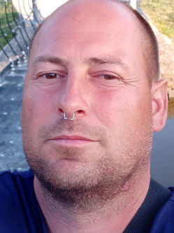 �d�m, 38 �ves t�rskeres� f�rfi, Beretty��jfalu