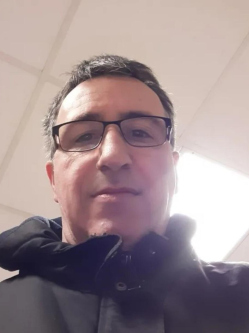 Gyula, 52 �ves t�rskeres� f�rfi, Eger