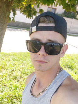 Attila, 22 �ves t�rskeres� f�rfi, Hajd�b�sz�rm�ny