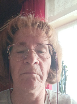 Vica, 63 �ves t�rskeres� n�, Sopron