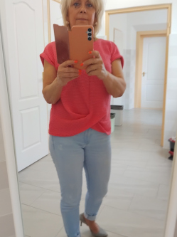 Ilona, 59 �ves t�rskeres� n�, Gy�l