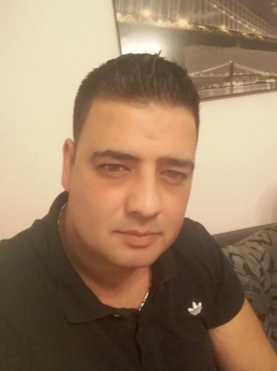 Jani, 40 �ves t�rskeres� f�rfi, Cseg�ld