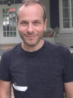 Zsigmond, 42 �ves t�rskeres� f�rfi, Gy�r