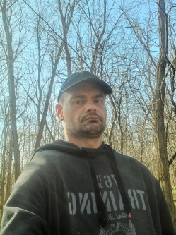 Zsolt, 32 �ves helv�ciai t�rskeres� f�rfi