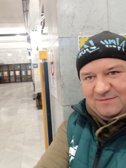 G�bor, 42 �ves t�rskeres� f�rfi, Botpal�d