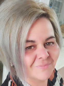 Judit, 39 �ves t�rskeres� n�, Hajd�dorog