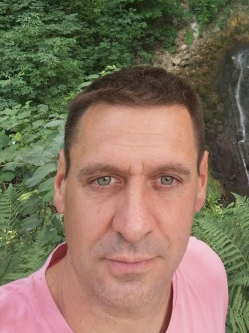 Szabolcs, 46 �ves s�tonyi t�rskeres� f�rfi