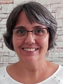 Kriszta, 57 �ves t�rskeres� n�, �rd