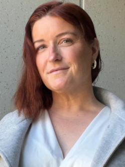 Petra, 48 �ves t�rskeres� n�, Tatab�nya