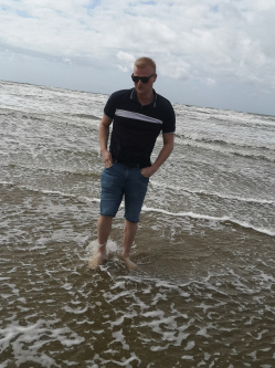 Ricsi, 34 �ves kisteleki t�rskeres� f�rfi