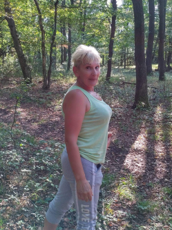 Betti, 56 �ves ajkai t�rskeres� n�