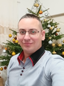 Zoli, 35 �ves t�rskeres� f�rfi, Buj