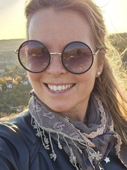 Rita, 45 �ves t�rskeres� n�, Buda�rs