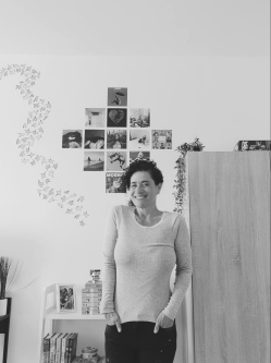 Kira, 53 �ves t�rskeres� n�, Szolnok