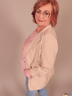 Marinka, 63 �ves t�rskeres� n�, Sikl�s