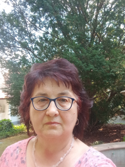 Anik�, 61 �ves t�rskeres� n�, Mak�
