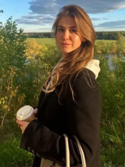 Nikoletta, 18 �ves t�rskeres� n�, Tatab�nya