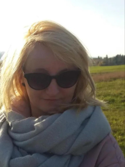 R�za, 31 �ves t�rskeres� n�, Szeksz�rd