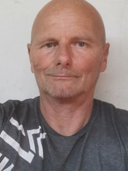 Viktor, 55 �ves t�rskeres� f�rfi, Tapolca