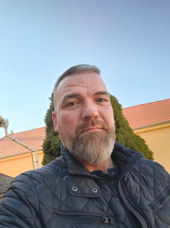 Istv�n, 45 �ves t�rskeres� f�rfi, Tisza�jv�ros