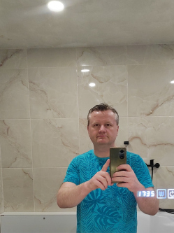 Tam�s, 45 �ves t�rskeres� f�rfi, Belezna