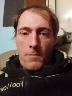 G�bor, 39 �ves t�rskeres� f�rfi, Tompa