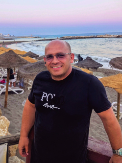 G�bor, 43 �ves t�rskeres� f�rfi, Baja