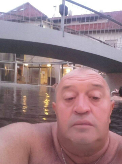 Vince, 62 �ves t�rskeres� f�rfi, Domasz�k