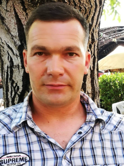 L�szl�, 46 �ves t�rskeres� f�rfi, �sotthalom