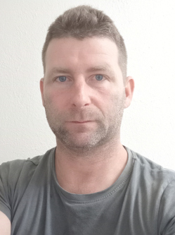 Tam�s, 39 �ves t�rskeres� f�rfi, Kurd