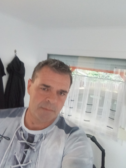 Tibor, 54 �ves t�rskeres� f�rfi, B�k�sszentandr�s