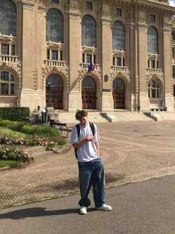 Roland, 19 �ves t�rskeres� f�rfi, Hajd�n�n�s