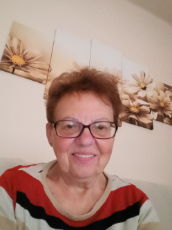 Zsuzsanna, 70 �ves t�rskeres� n�, Szomor