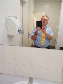Imre, 61 �ves t�rskeres� f�rfi, Tab
