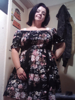 Ildi, 40 �ves t�rskeres� n�, Saar vid�k