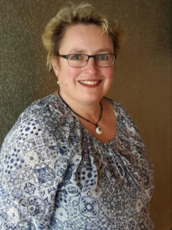 Zsanett, 54 �ves t�rskeres� n�, Budapest