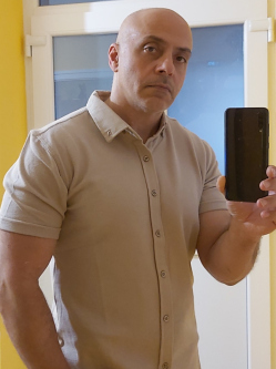 Attila, 51 �ves t�rskeres� f�rfi, Polg�r
