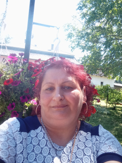 Zs�fia, 58 �ves versegi t�rskeres� n�