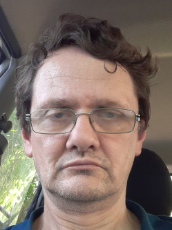 Zoli, 55 �ves t�rskeres� f�rfi, Tesk�nd