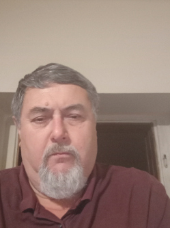 Laszl�, 66 �ves t�rskeres� f�rfi, Gy�ngy�shal�sz