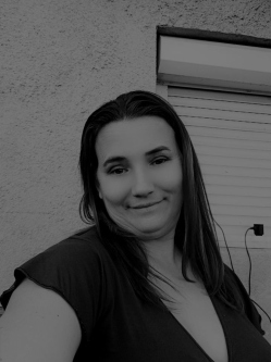 M�ni, 48 �ves t�rskeres� n�, Cs�k�ly