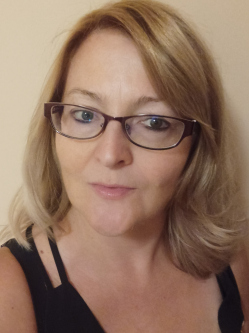 Anita, 54 �ves t�rskeres� n�, Kartal
