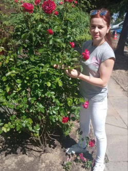 D�ra, 30 �ves t�rskeres� n�, Debrecen