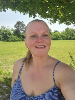 Anik�, 47 �ves t�rskeres� n�, Szeksz�rd