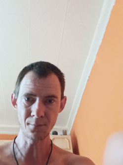 Kriszti�n, 38 �ves t�rskeres� f�rfi, Asz�d