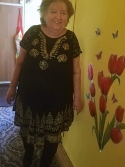 Erzs�bet, 71 �ves t�rskeres� n�, �zd