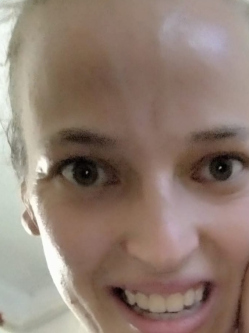 M�ria, 30 �ves t�rskeres� n�, D�vav�nya