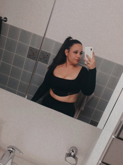 Liliana, 25 �ves t�rskeres� n�, P�cs