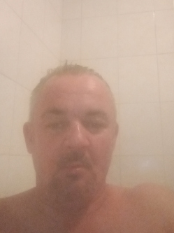 Kriszti�n, 50 �ves saj�iv�nkai t�rskeres� f�rfi